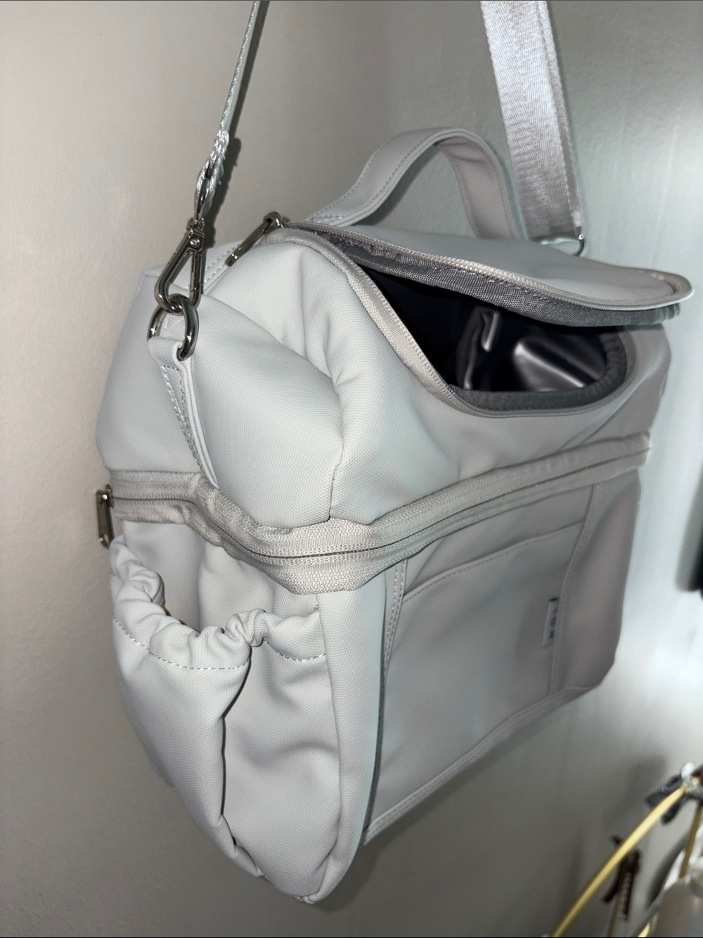 NOL - Light Gray Lunch Bag/Cooler Crossbody with Top Handle - Picture 4 of 7